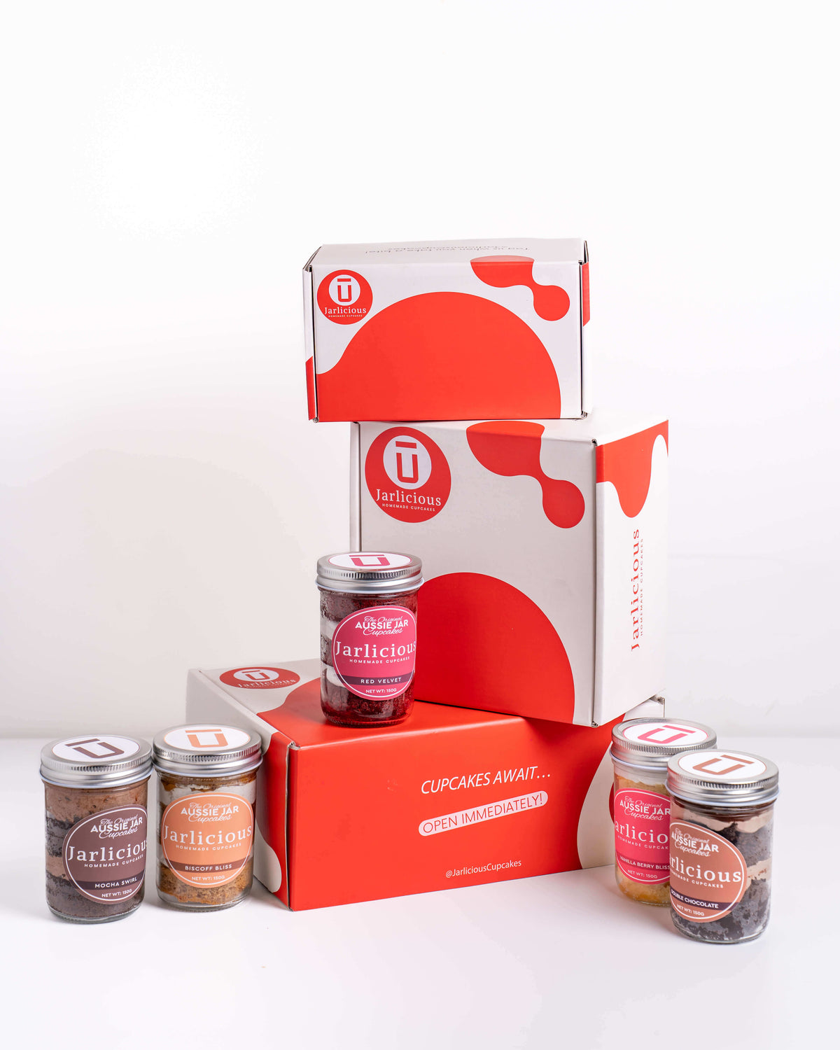 Jarlicious Cupcakes securely packed in boxes makes them easy to send.